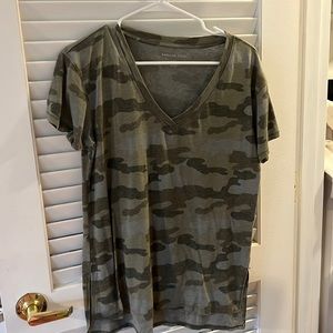 American Eagle camo tee
